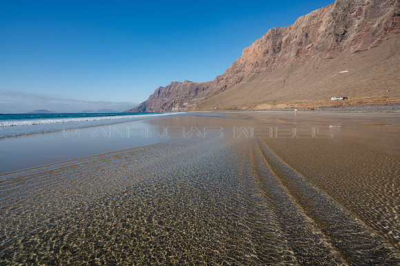 Agua en movimiento - Playa de Famara, Lanzarote.