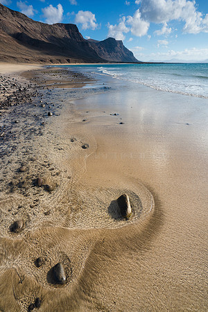 Piedras en la arena - Playa del Risco - Haria.