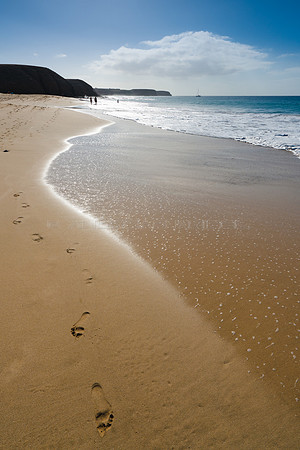 Pisadas a contraluz en la Playa de las Mujeres - Costa de Papaga