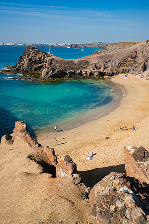 Acantilados con playa - Playa de Papagayo, Yaiza.