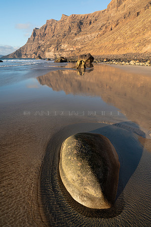 Roca ante Risco - Playa de Famara, Teguise.
