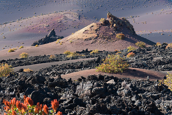 Hornitos y Vinagreras ante volcan - Parque Natural de los Volcan
