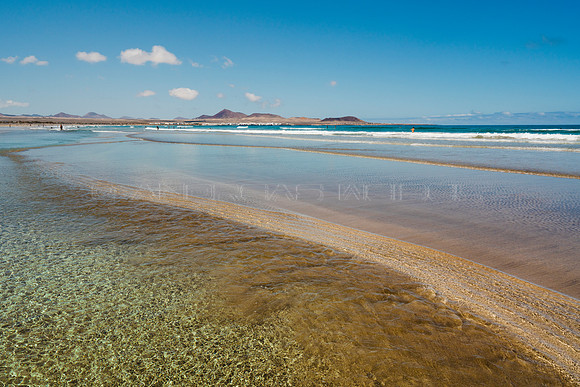 Arena en movimiento - Playa de Famara, Teguise.