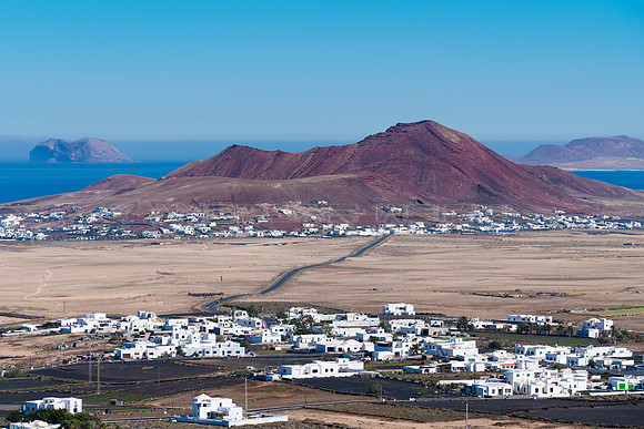 Vista a los pueblos de Muñique y Soo - al fondo parte de La Gra