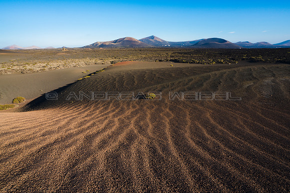 Olitas de rofe iluminadas por la luz del atardecer - Timanfaya,