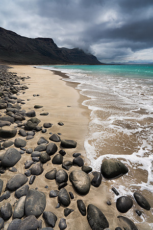 Piedras con playa - Playa de bajo el Risco (o Playa del Burro),