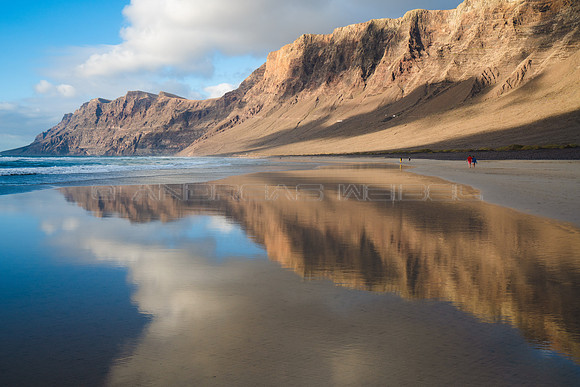 El espejo de la Playa de Famara - Teguise.