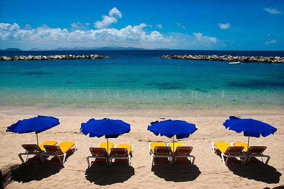 Sol y sombra en la playa - Playa Blanca, Lanzarote