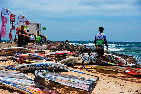 Windsurf World Cup - Checking