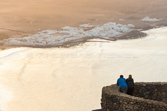 Vista a la Caleta de Famara desde el risco - El Bosquecillo, Haria.