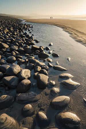 Piedras a contraluz - Playa de Famara, Teguise.