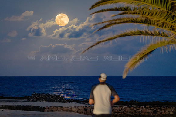 Corriendo hacia la luna - Las Cucharas, Costa Teguise.
