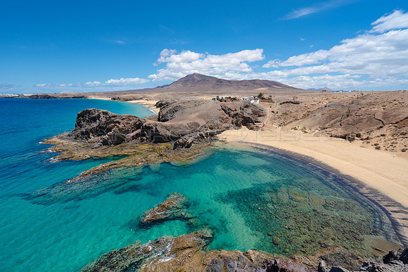 Costa de playas y acantilados en Papagayo - Yaiza.