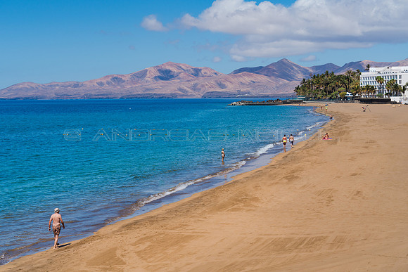 Vista a la Playa Grande y Los Ajaches - Puerto del Carmen, Tías