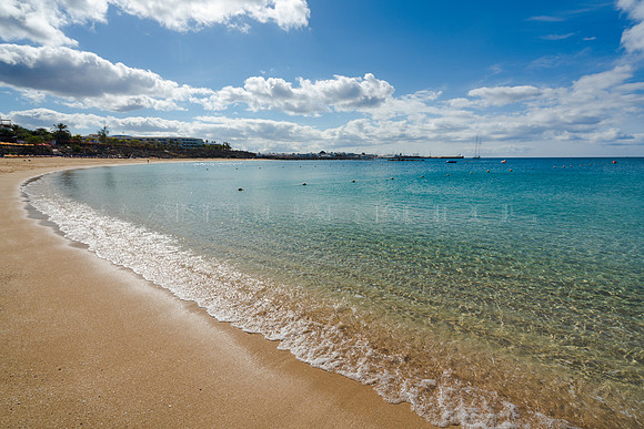 Orilla de Playa Dorada - Playa Blanca, Yaiza.