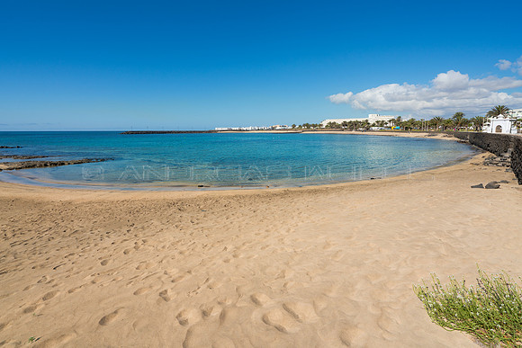 Playa y bahía de Los Charcos - Costa Teguise.