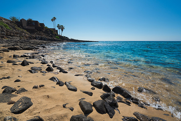 Contrastes en la Playa del Ancla - Costa Teguise.
