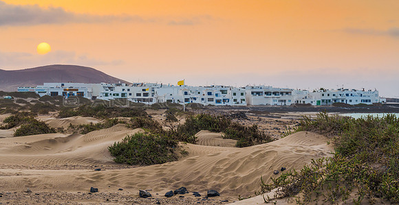 Panorámica del atardecer en la Caleta de Famara - Teguise.