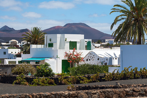 Entre palmeras y volcanes - Casas en Yaiza.