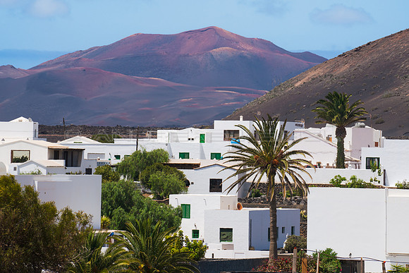 Casas ante volcán - Uga, Yaiza.