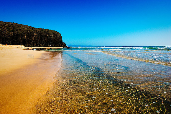 Aguas cristalinas en la Playa de Mal Nombre, Fuerteventura