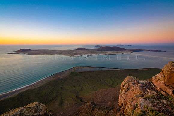 Atardecer en el archipiélago chinijo.