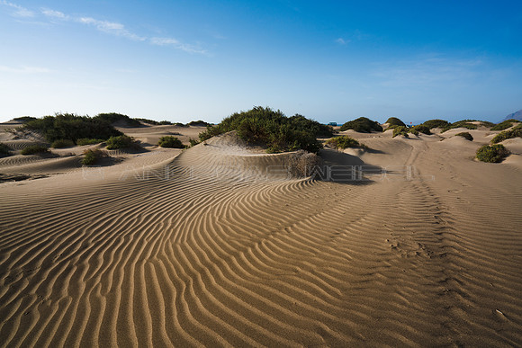 Dibujos curiosos en las dunas de Famara - Lanzarote, Canarias