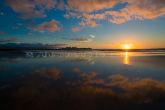 Puesta de sol en la Playa de Famara - Lanzarote, Canarias