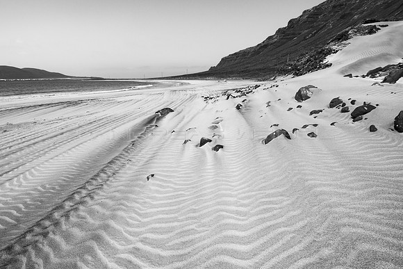 Arena en blanco y negro - Playa de bajo del Risco, Haria.