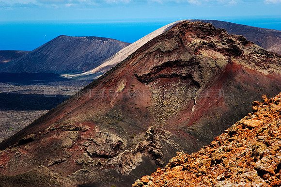Volcanes "en línea" - Lined up volcanoes
