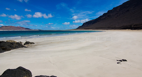 Arena blanca en la Playa del Risco - Lanzarote, Canarias