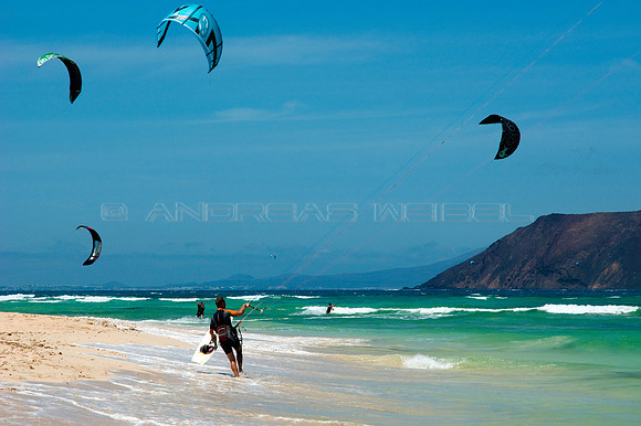 Paseando el Kite en la playa de Flagbeach, Fuerteventura