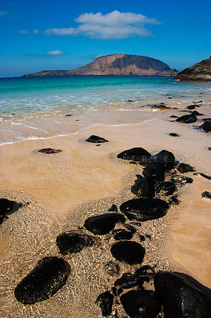 Rocas negras en la Playa de La Concha