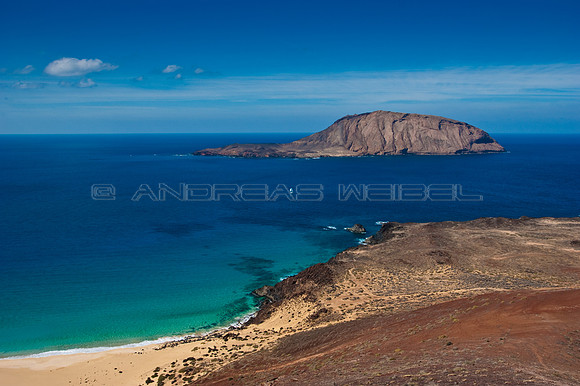 Isla de Montaña Clara y Playa de la Concha