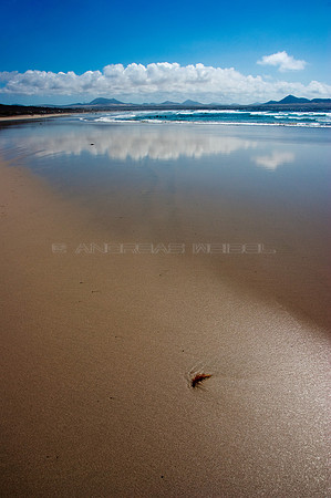 La infinita playa de Famara - Lanzarote, Islas Canarias