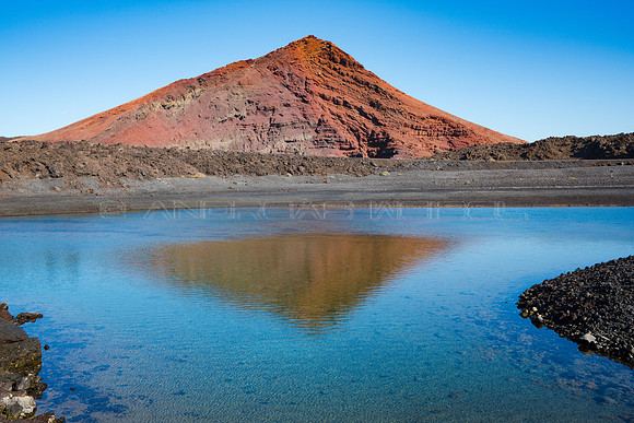 Laguna con vida propia - Yaiza, Lanzarote