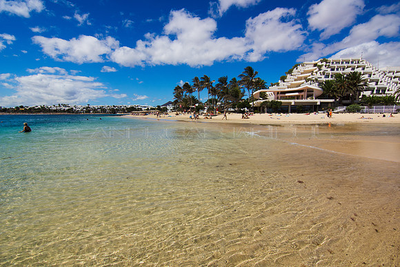 Aguas transparentes ante el Hotel Las Salinas - Las Cucharas, Costa Teguise.