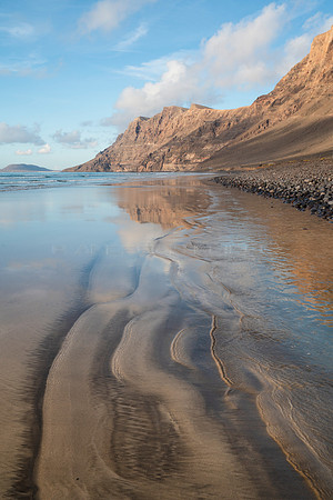 Dibujos en la arena - Playa y Risco de Famara, Teguise.