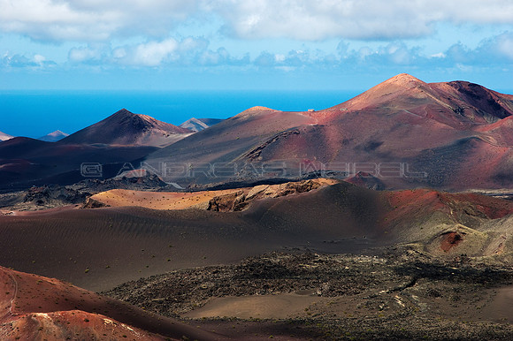 Volcán con autobús - Parque Nacional de Timanfaya, Lanzarote