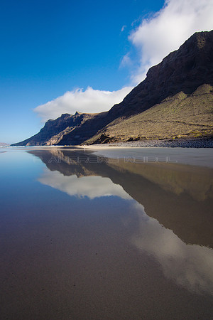 Simetria - Playa y Risco de Famara, Teguise.