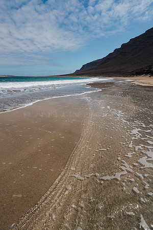 Entra la marea en la Playa bajo del Risco - Haria.